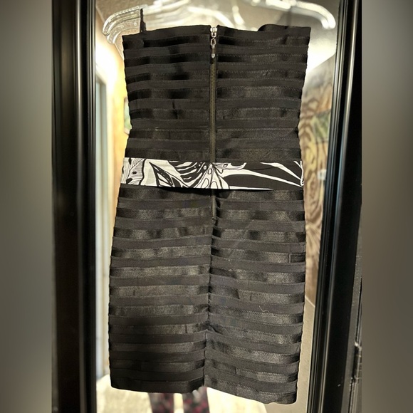 🖤🖤 LIKE NEW- BEBE CLASSY BLACK STRAPLESS DRESS. SZ M🖤🖤 - Picture 5 of 11